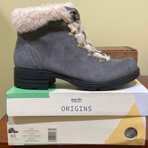 Earth Origins Women’s winter boots size 8.5.